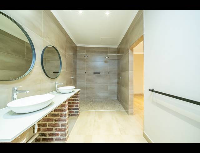 4 BEDROOM FREEHOLD FOR SALE IN NORTHCLIFF